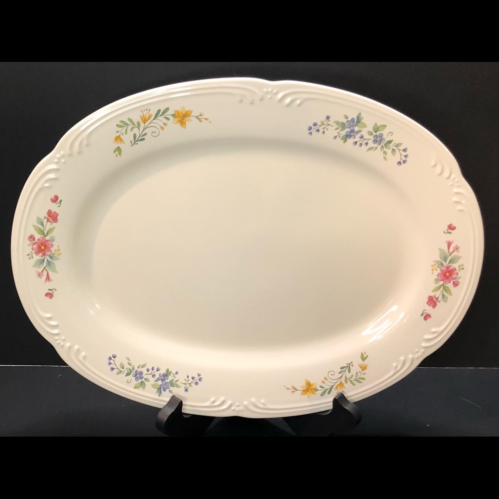 Pfaltzgraff (discontinued) Meadow Lane Platter Made in the USA.